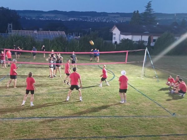 nerozzi rösch Team beim Volleyball Turnier Tägerig